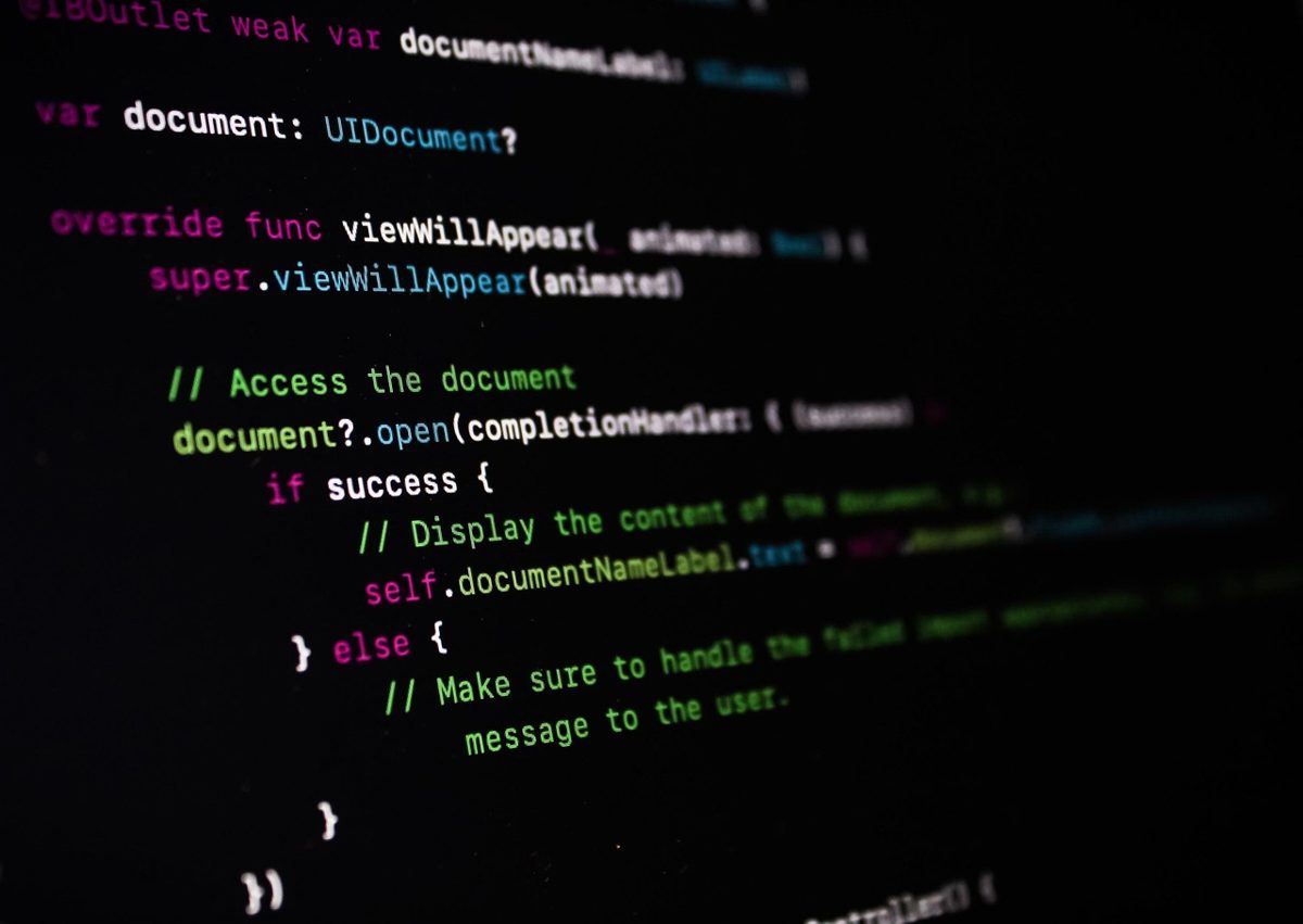 Du code source affiché dans un éditeur de code sur un écran sombre